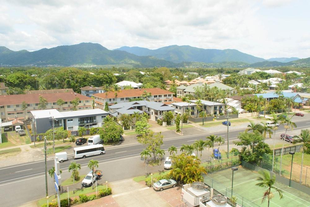 Acacia Court Hotel Cairns Exterior photo